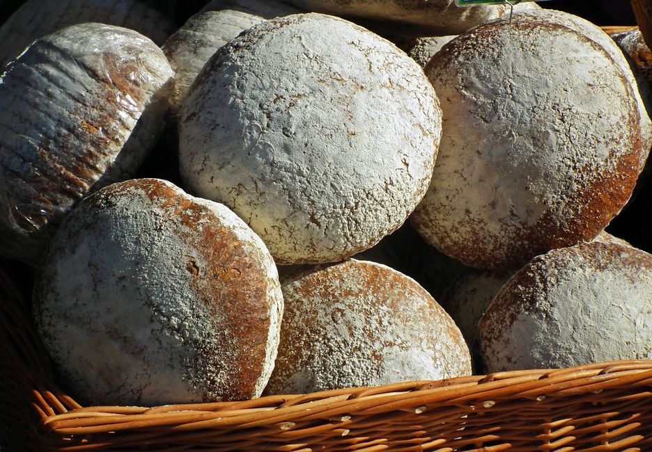 How Bread Makers Turn Ingredients into Baked Loaves