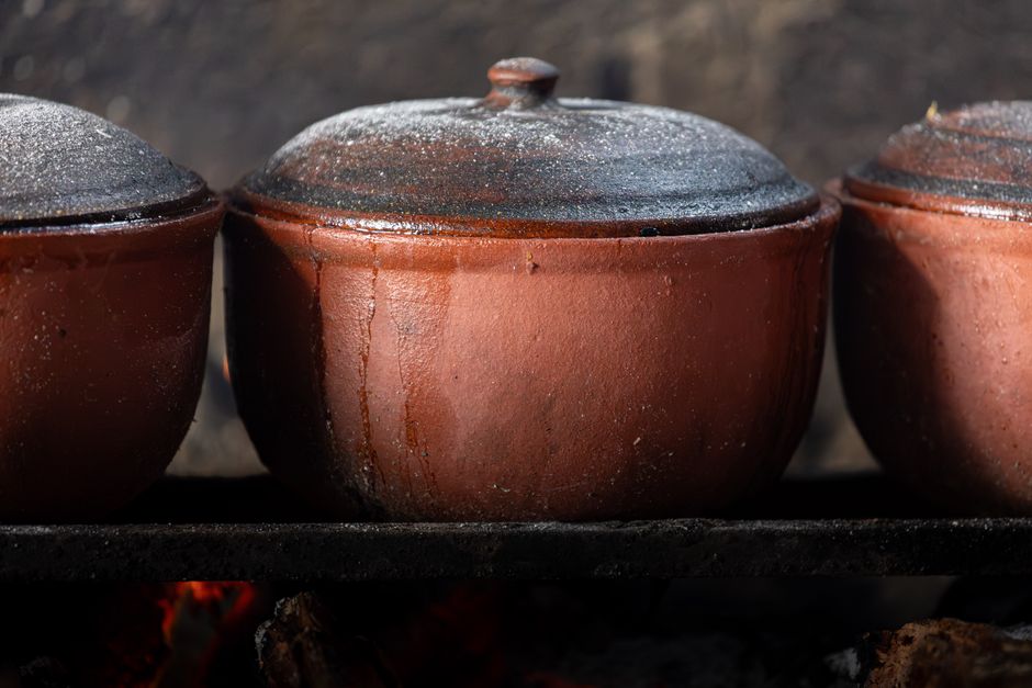 Do Slow Cookers Have Motors? What Actually Moves Heat and Food Inside