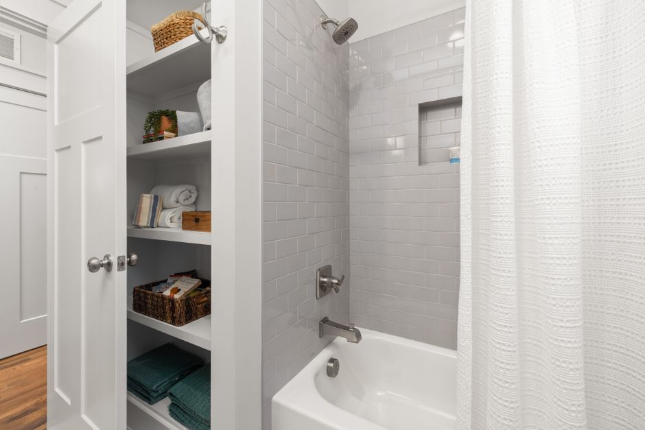 Visible vs. Hidden Bathroom Storage: Which Items Belong in Each