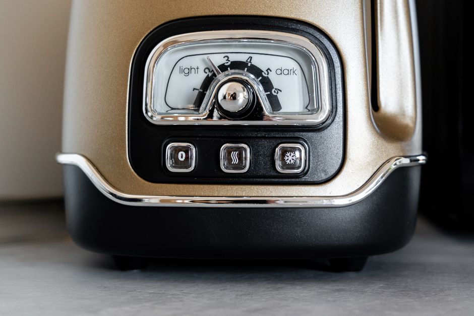How a Toaster Decides When Breakfast Is Ready: Inside Its Sensors and Controls