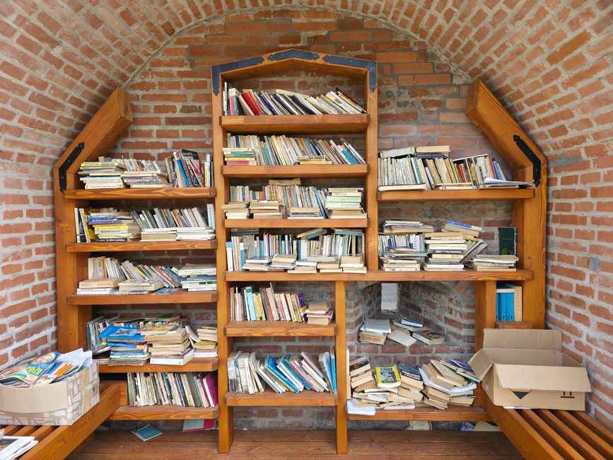 Awkward Storage Nooks: When Tight Corners and Dead Clearance Earn Their Keep
