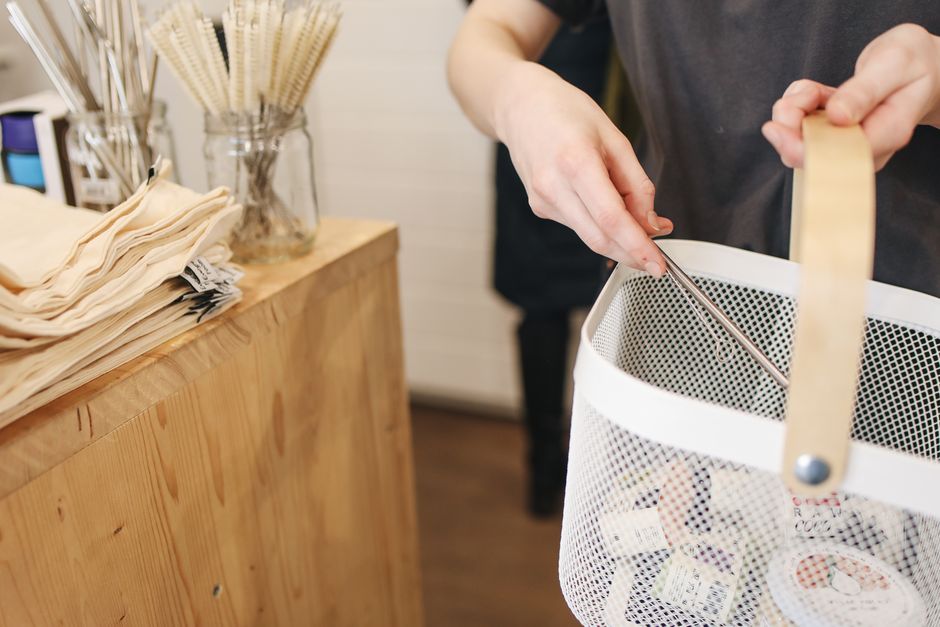 The Pros and Cons of Plastic-Free Grocery Shopping: What Actually Works