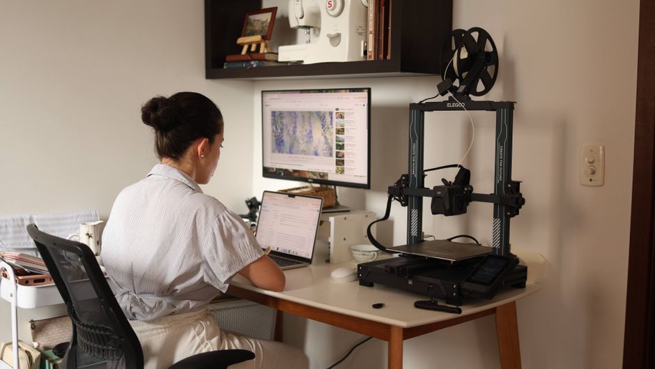 Home Office Setup DIY: When to Do It Yourself and When to Call a Pro