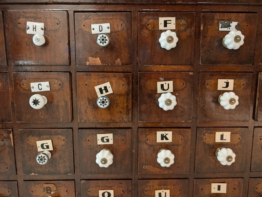 How to Organize a Junk Drawer Without Buying New Furniture