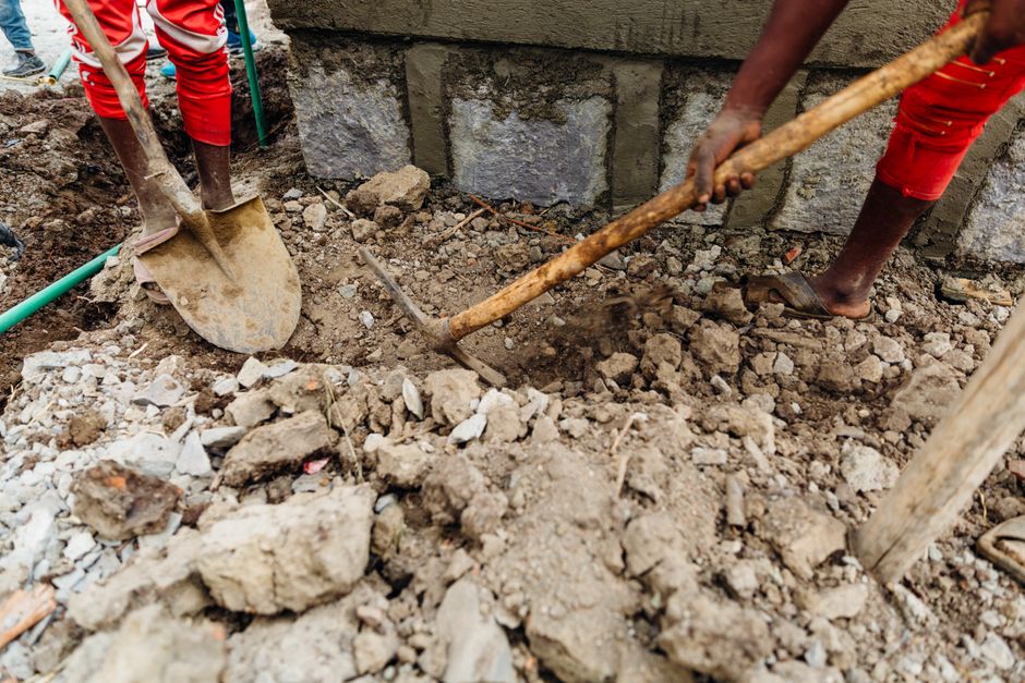 Splinters: Why Picking and Digging Too Much Makes Things Worse