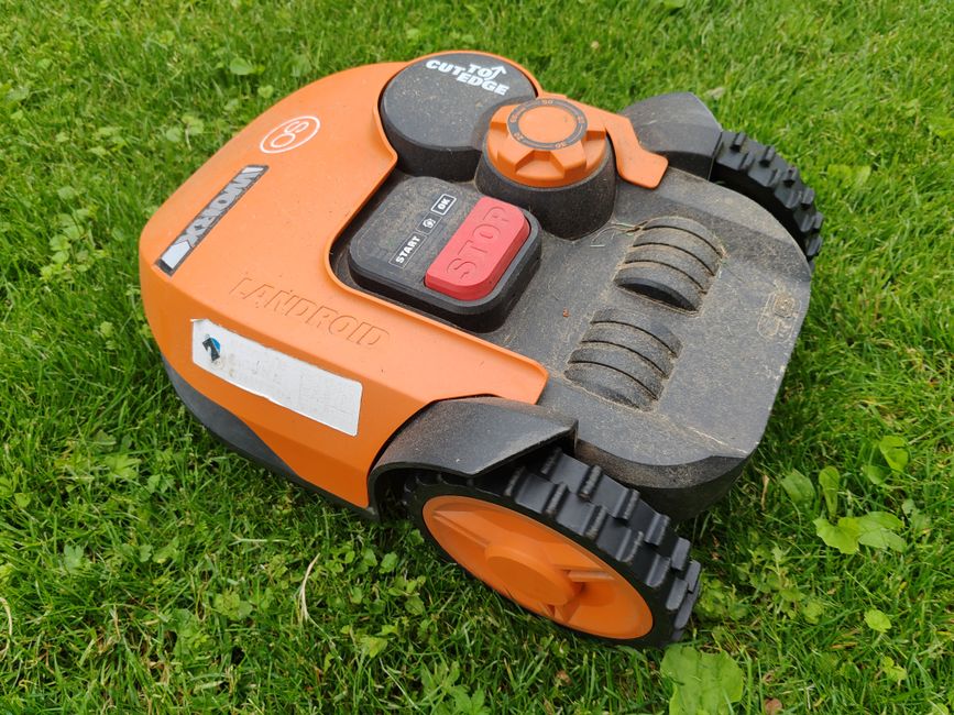 Do Robotic Mowers Really Cut Emissions? The Hidden Energy and Resource Math of Automated Lawn Care
