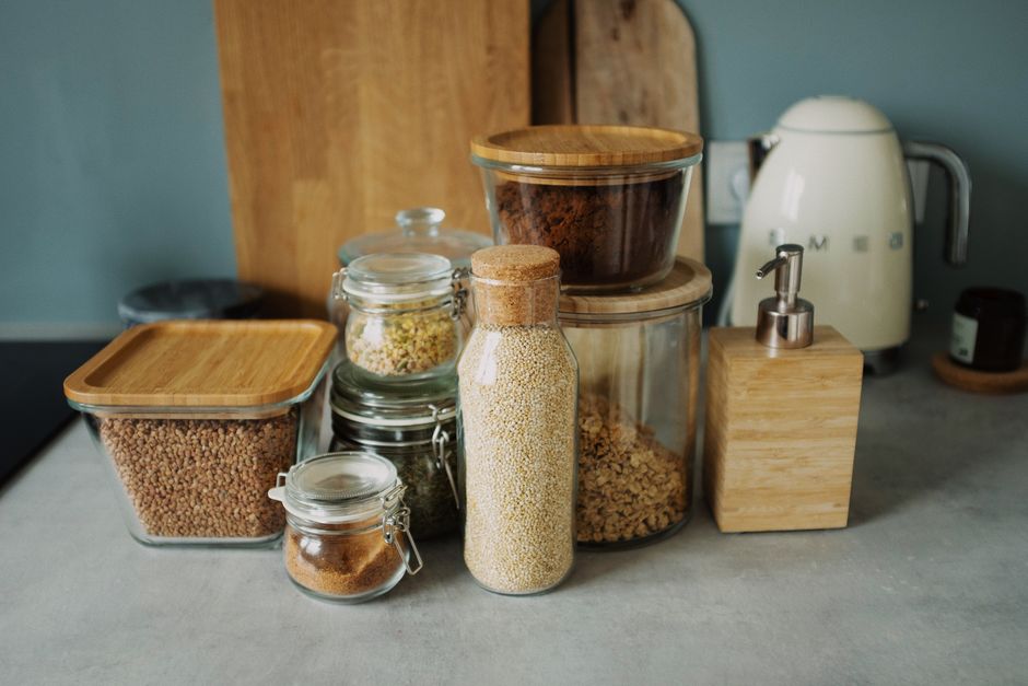 Renter-Friendly Tupperware Lid Organization: A Complete System for Small Kitchens