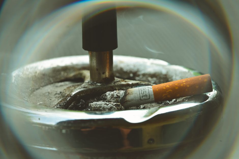 Safely Cleaning Ceiling Fans Around Children and Pets: Dust Behavior, Residue, and Risk