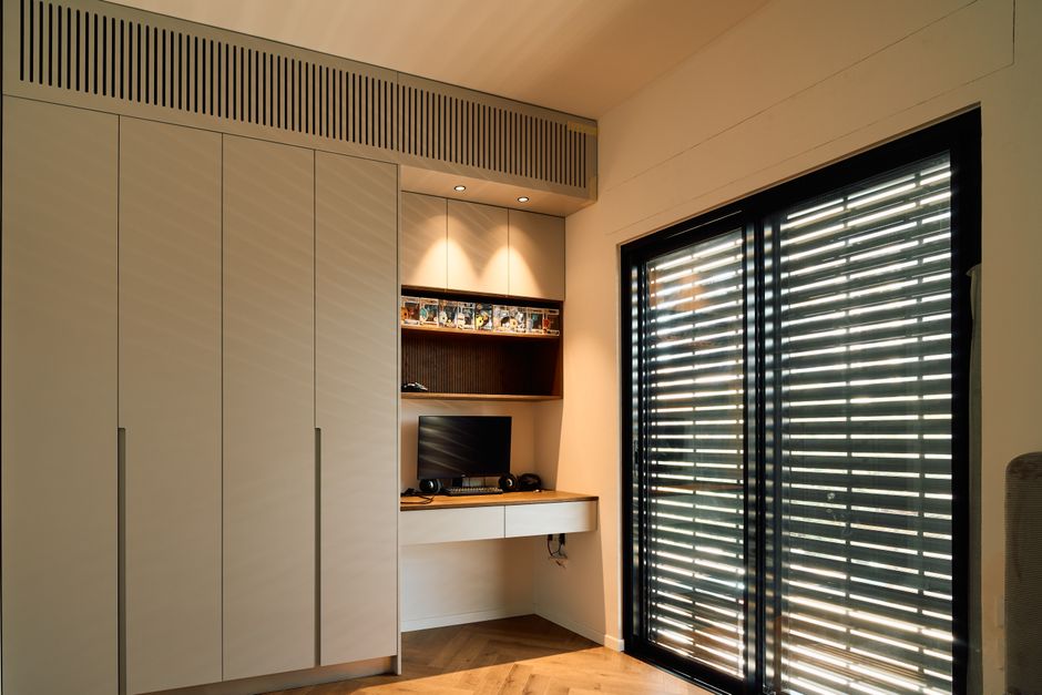 How to Organize a Home Office Closet for Maximum Efficiency