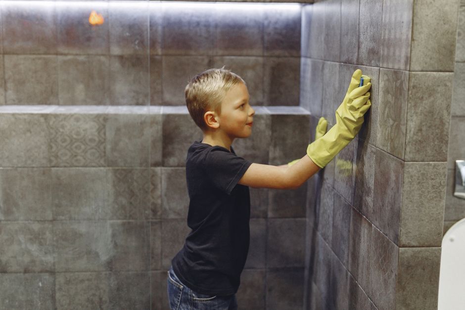 A Natural Cleaning Guide for Hard Water Stains in Your Home