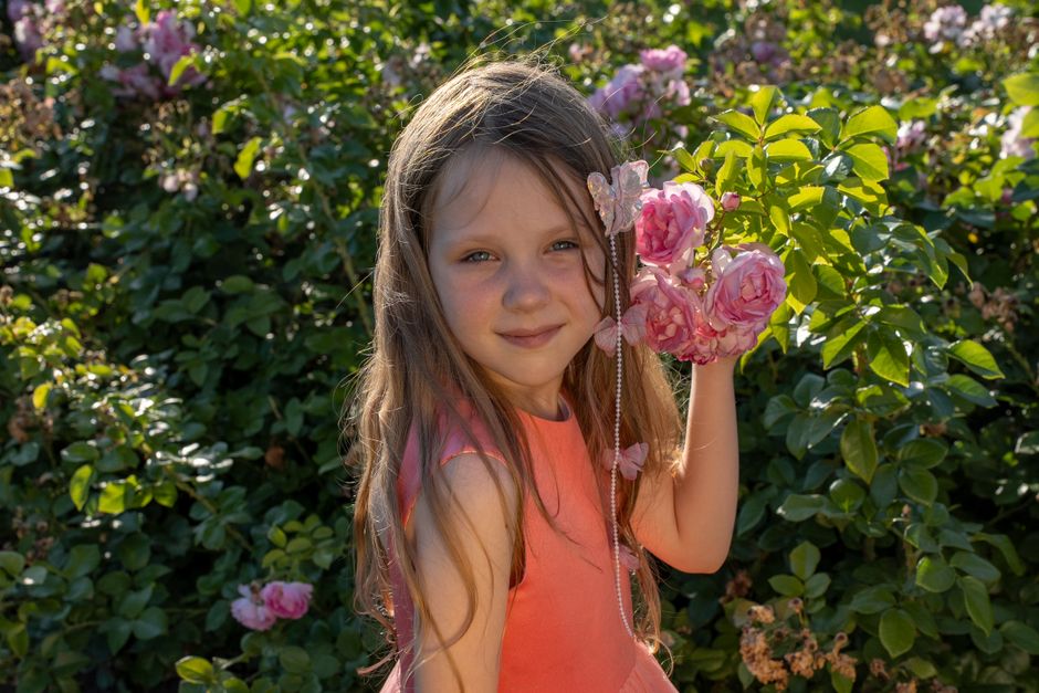 Growing Roses with Kids: A Fun and Safe Guide to Rose Care