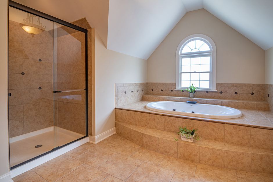 Deep Clean an Enclosed Shower in Under 30 Minutes: A Practical System