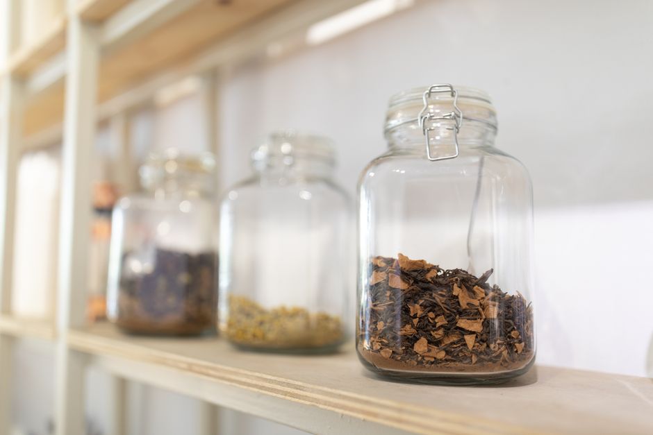How to Extend the Shelf Life of Fresh Herbs with Pro Storage Methods
