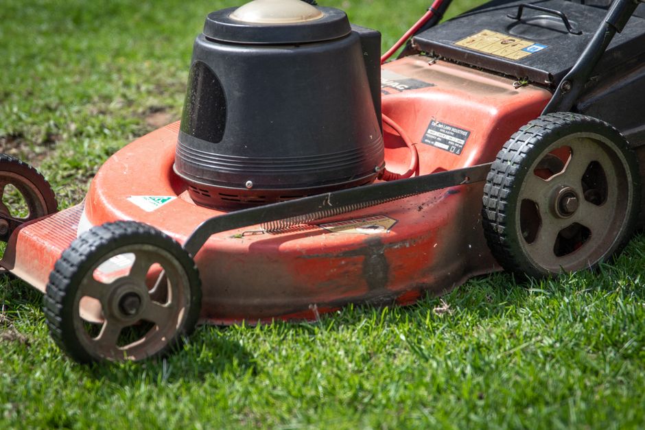 7 Signs Your Lawn Mower Needs Repair Before It Dies Mid-Mow