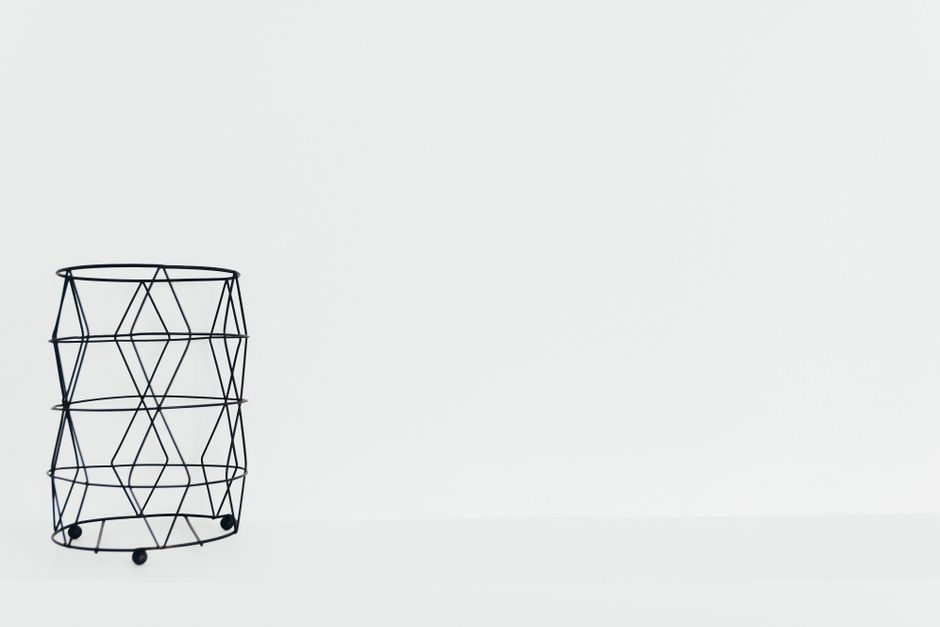 Why Storage Baskets Fail in Corners: The Geometry of Straight Access