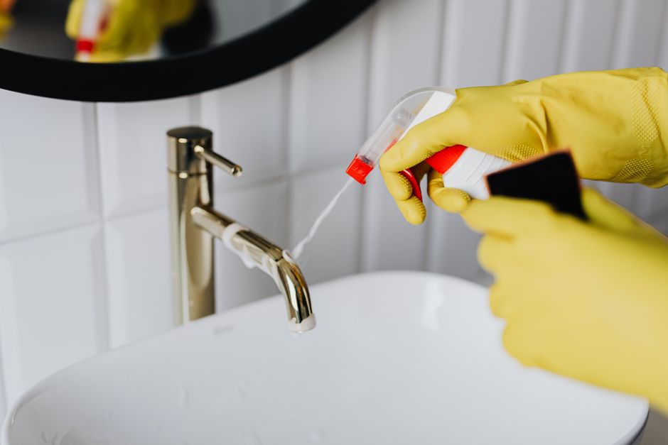 How to Deep-Clean a Bathroom in Under 30 Minutes