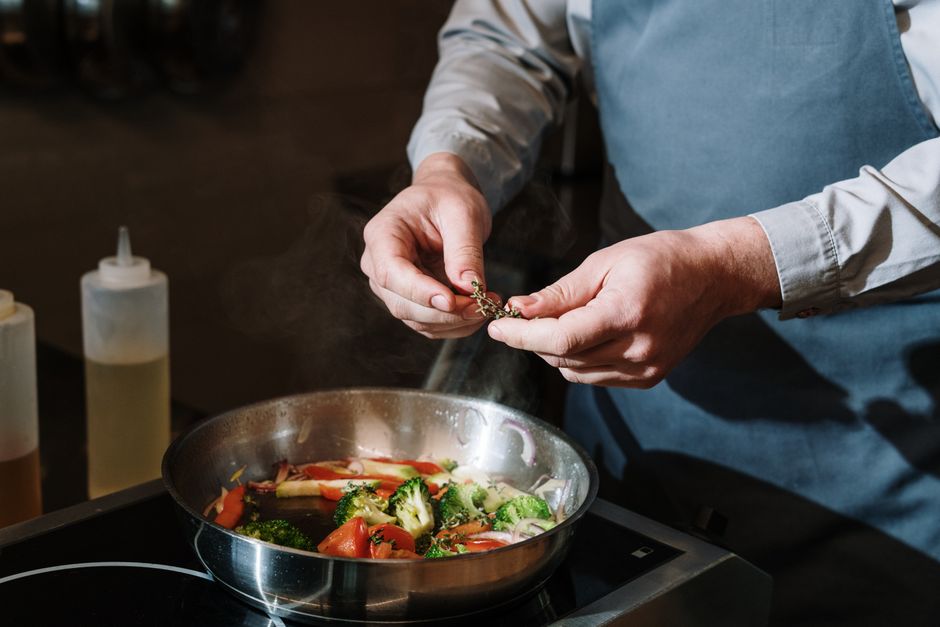 The Essential Small Kitchen Stir Fry System: Tools and Techniques for Maximum Flavor in Minimal Space