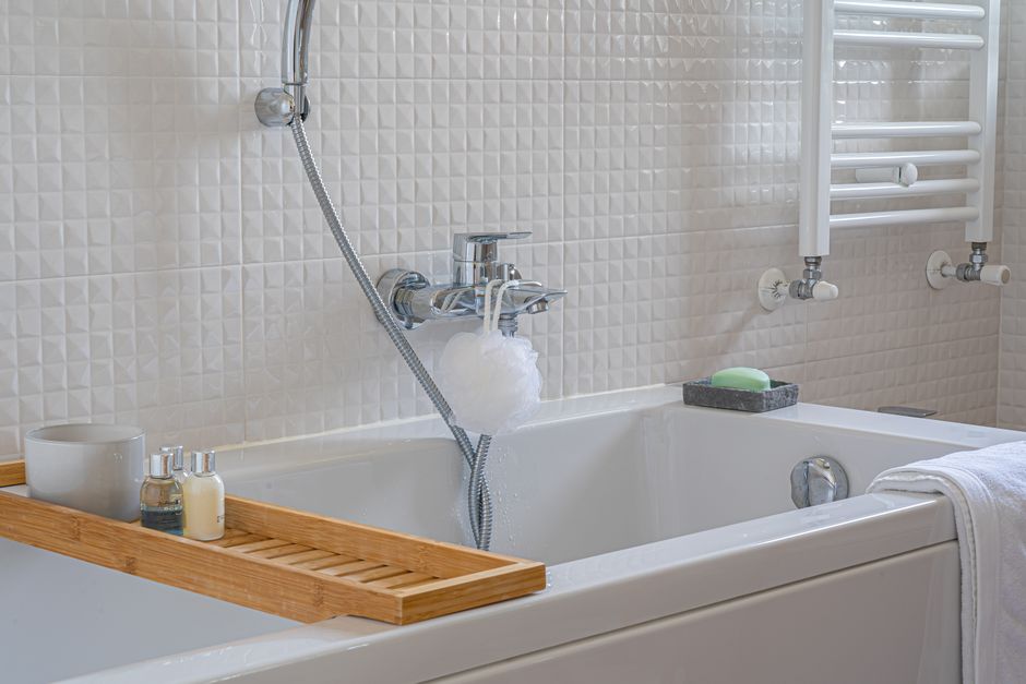 Why Your Bathtub Feels Clean but Still Looks Dingy (and How to Fix It)