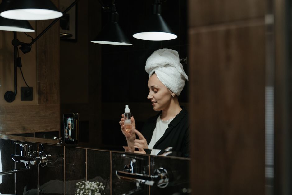 How to Incorporate a Hydrating Nighttime Skincare Routine for Dry Skin