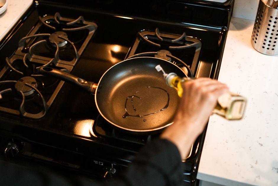 How to Choose and Use the Right Cooking Oil: A Step-by-Step Guide for Home Cooks