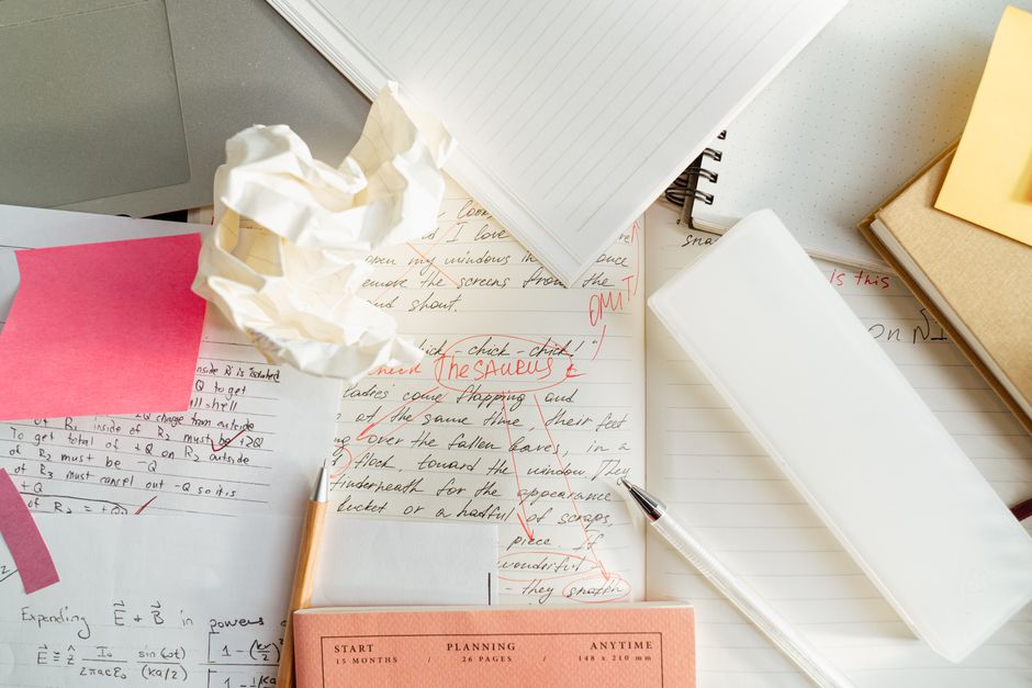 How to Organize and Declutter a Messy Desk Step by Step