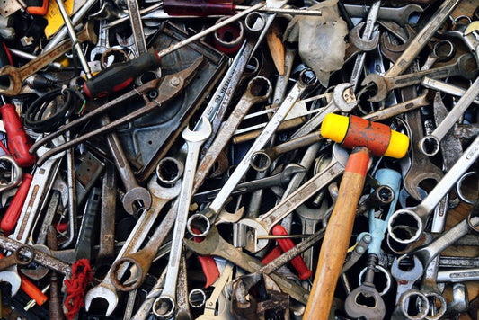 Basic Tool vs. Specialized Tool for Household Rust Repair: What Actually Changes the Outcome