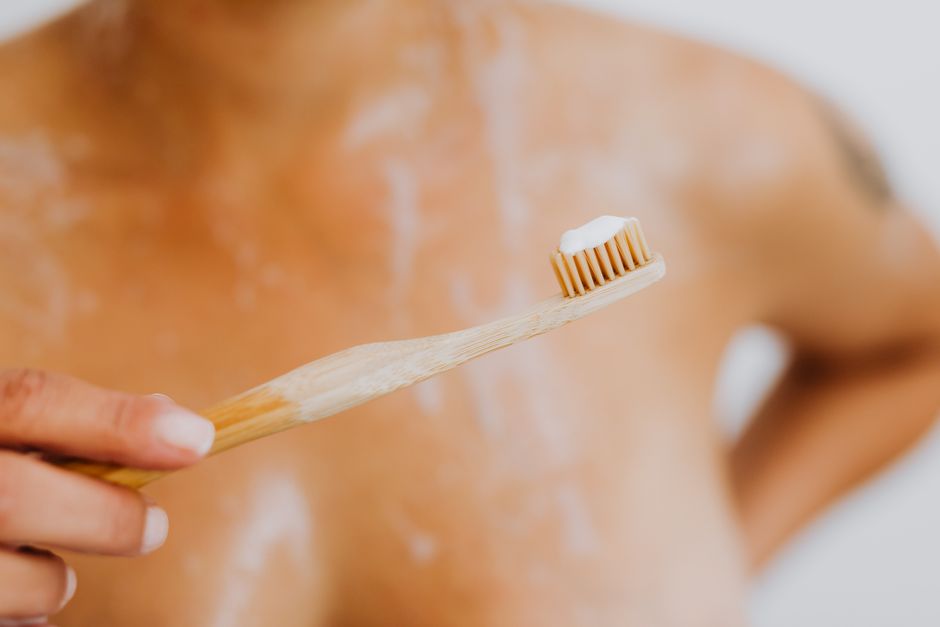 Can Your Toothpaste Be Causing Your Breakouts? The Surprising Oral Hygiene-Oily Skin Connection
