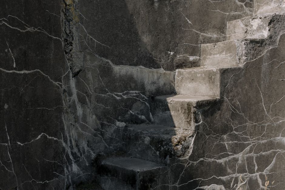 Why Concrete Steps Crack at the Corner and Not in the Middle