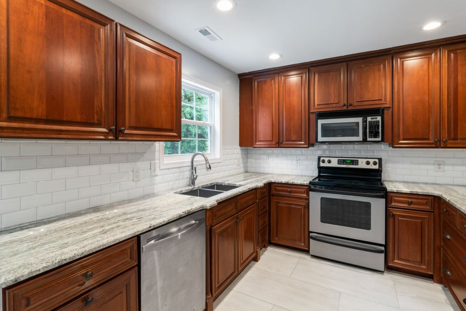 Why Caulk, Grout, Mortar, and Wood Filler Are Not Interchangeable in Cabinet and Shelf Repairs