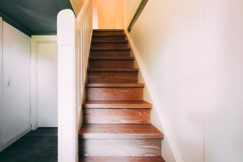 Complete Step-by-Step Guide to Staining Wood for Beginners