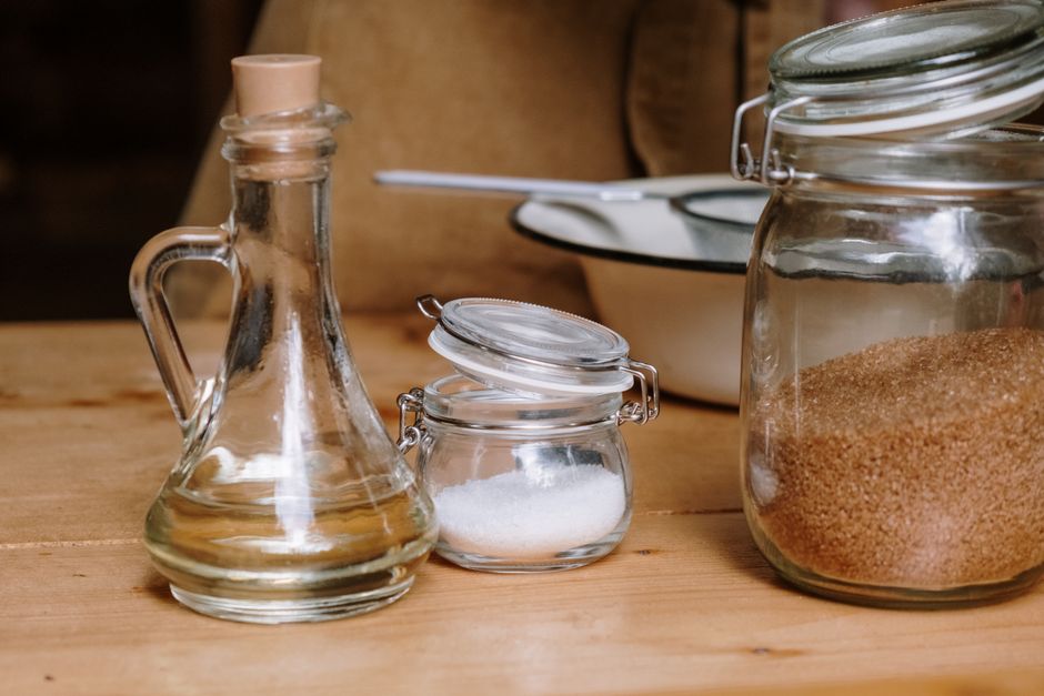 How to Keep Cooking Oil Fresh for Your Family: Storage, Handling, and Safety Tips