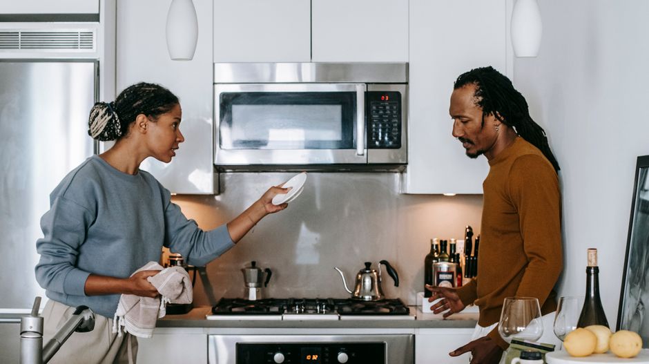 Why Your Microwave Keeps Pausing, Slowing, or Restarting Mid-Cycle