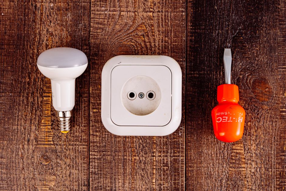 The Complete At-Home Electric Shaver Maintenance Guide: Tools and Habits to Avoid Professional Repair