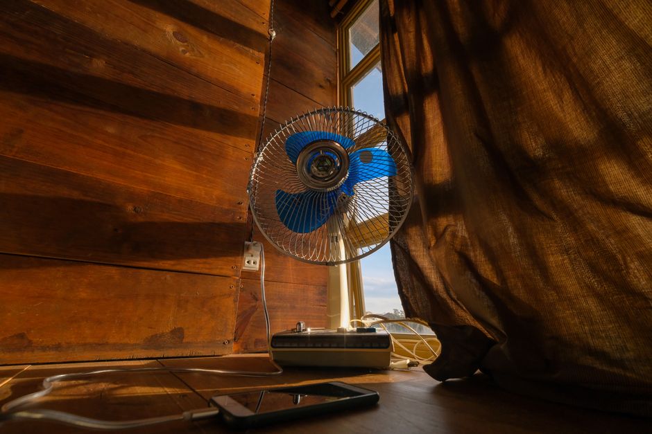 Ceiling Fan Standby Power: What Actually Draws Electricity When the Blades Are Still