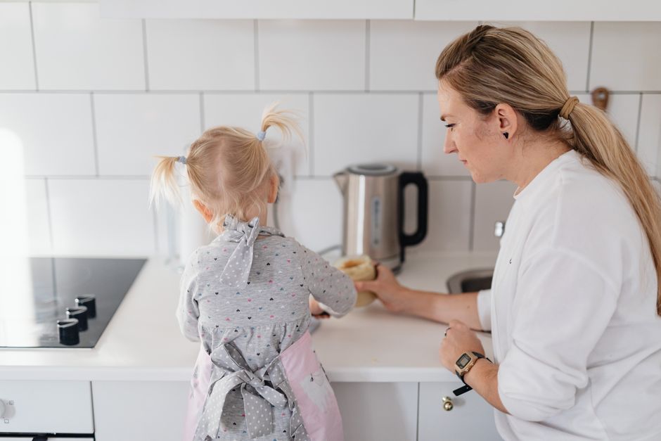 The Complete Guide to Cleaning with Baking Soda in a Home with Kids
