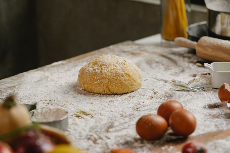 Baking Soda on Kitchen Grease: When the Mild Alkaline Abrasive Helps and When It Just Makes a Mess