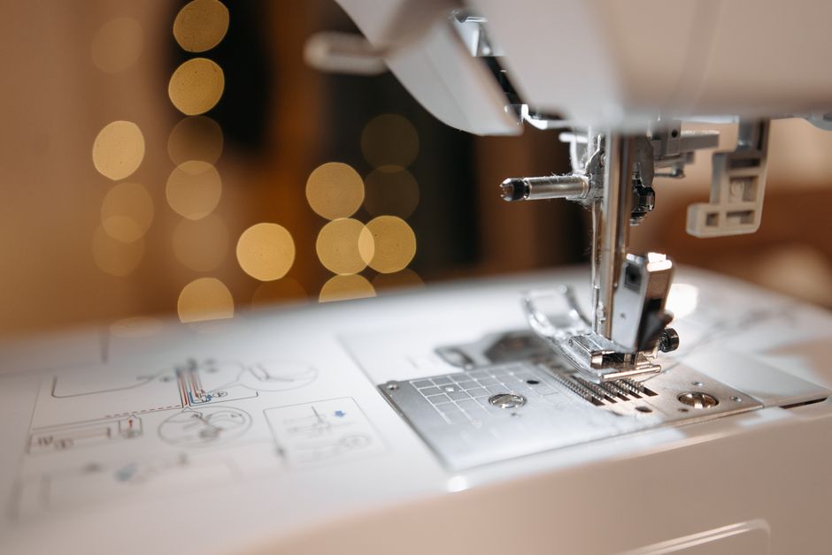 Why Sewing Machines Behave Differently: Mechanical Design vs. Electronics and Feed Systems