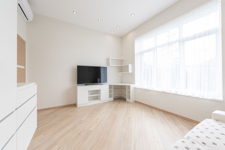 When a Corner Cabinet Beats a Straight Shelf: The Usable-Capacity Question
