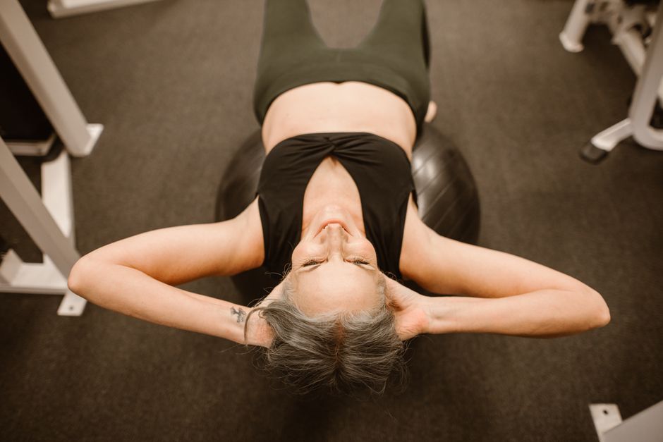 Managing Menopause-Related Dry, Thinning Hair: A Practical Guide for Women Over 40
