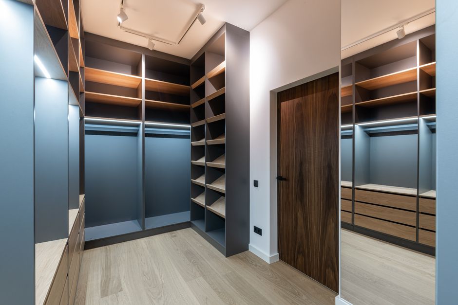 Why Closets Rot From the Inside Out: Diagnosing Hidden Moisture in Storage Systems