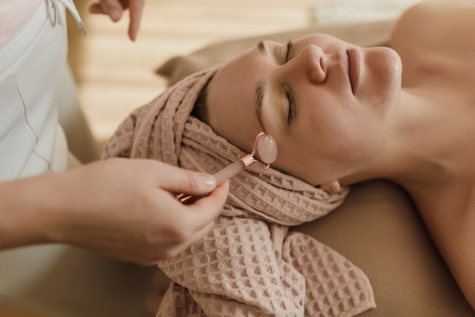 Winter Skincare and Stress Relief: How to Soothe Dry, Sensitive Skin
