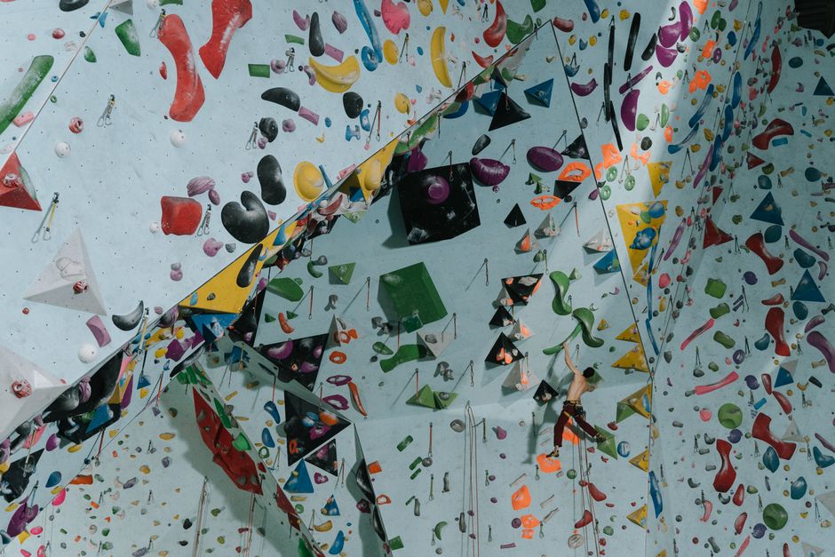 Designing Storage for Limited Grip Strength: Why Wasted Vertical Clearance Sits Between Easy and Impossible