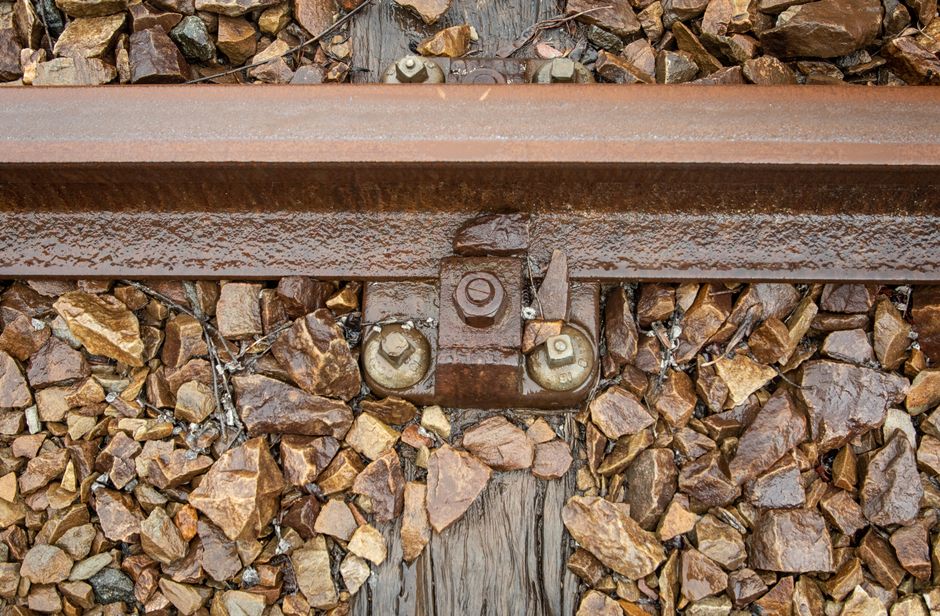 Why Fasteners Pull Out: Load Path, Substrate, and Connection Failure