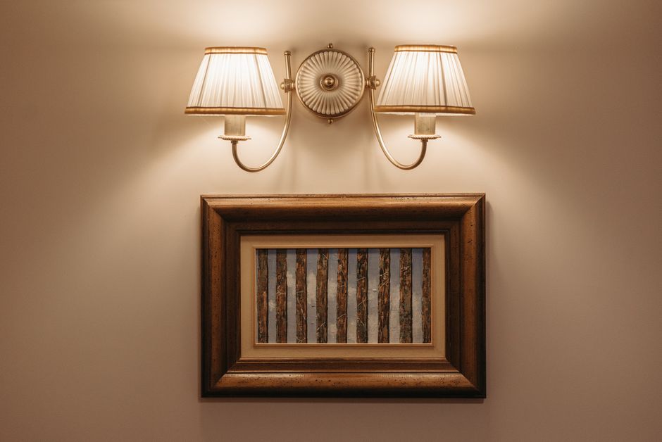 Mirror and Artwork Hanging: Troubleshooting Guide for Wobbly, Crooked, and Falling Mounts