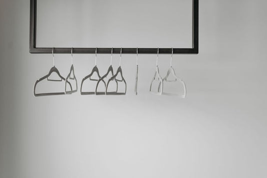 The Complete Guide to a Minimalist Closet: How to Declutter, Organize, and Maintain a Capsule Wardrobe