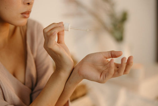 How to Keep Your Skin Hydrated and Comfortable in Summer Without Getting Sticky