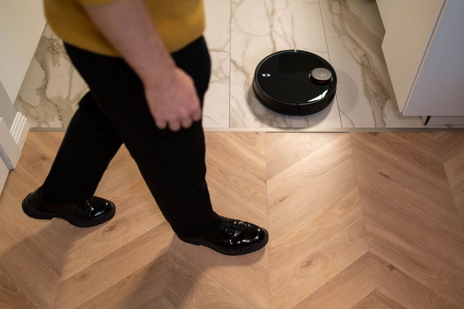 Why Your Robot Vacuum Starts, Stops, and Changes Speed Mid-Clean