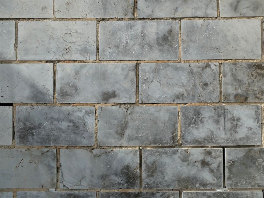 Why Backsplash Tiles Fail at the Edges and Grout Lines: The Role of Substrate and Surface Preparation