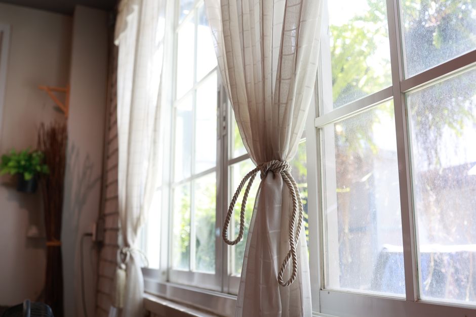 Baking Soda on Curtains and Drapes: When It Helps and When It Does Not