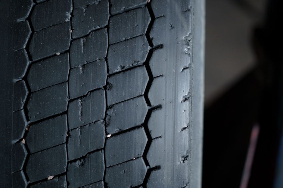 Adhesive Failure and Delamination: Choosing the Right Abrasive Grit for a Bond That Holds